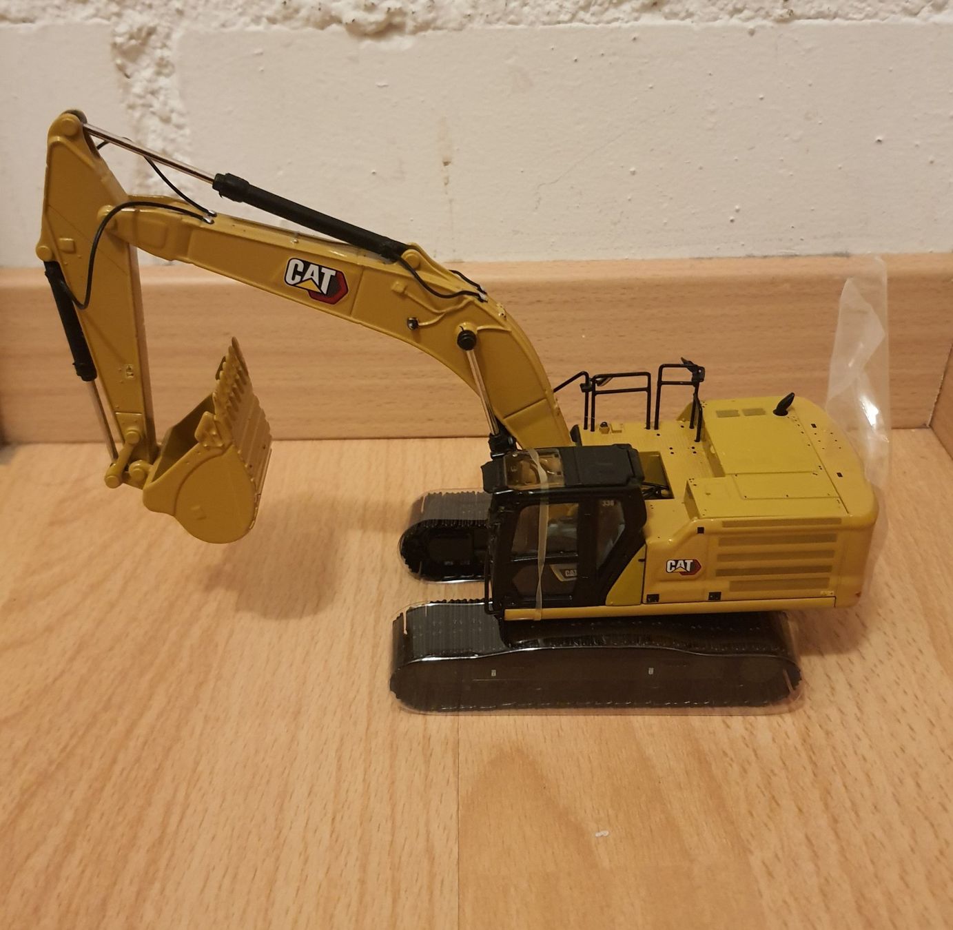Caterpillar Kit di modellismo & Modellini statici: originalverpackter Caterpillar 1:50 Modell Hydraulik-Bagger – Nuovo e nell'imballaggio originale da Seon venduto da Brasilfan 7