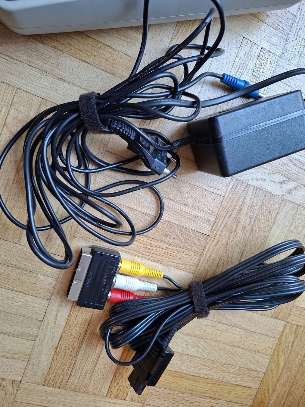 Nintendo Consoles: SNES Super Nintendo + 2 Controller + 2 Spielen + Gameboy – D'occasion à Plan-les-Ouates par Evilworm_12 6