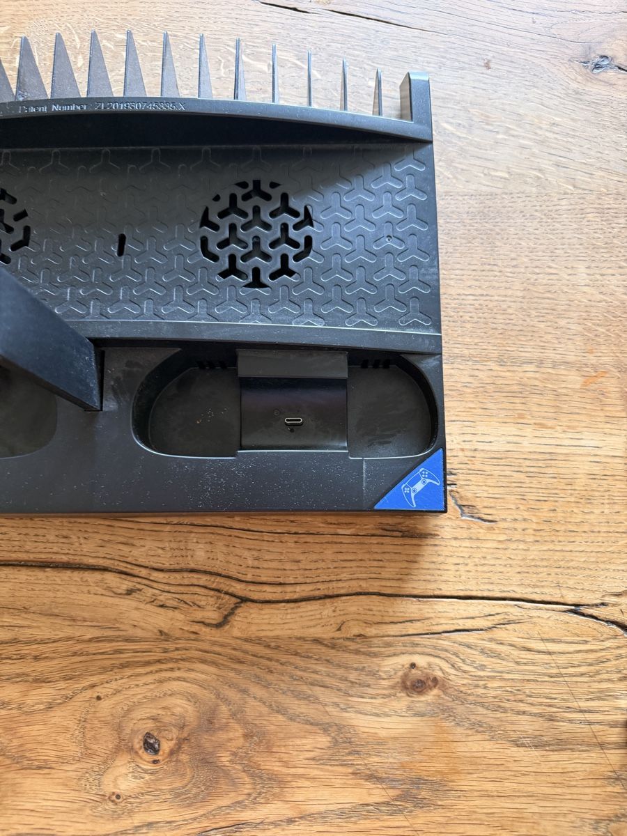 Altro in Decorazioni & Accessori: Ps5 ständer – Usato da Belp venduto da sch_xp5g 1
