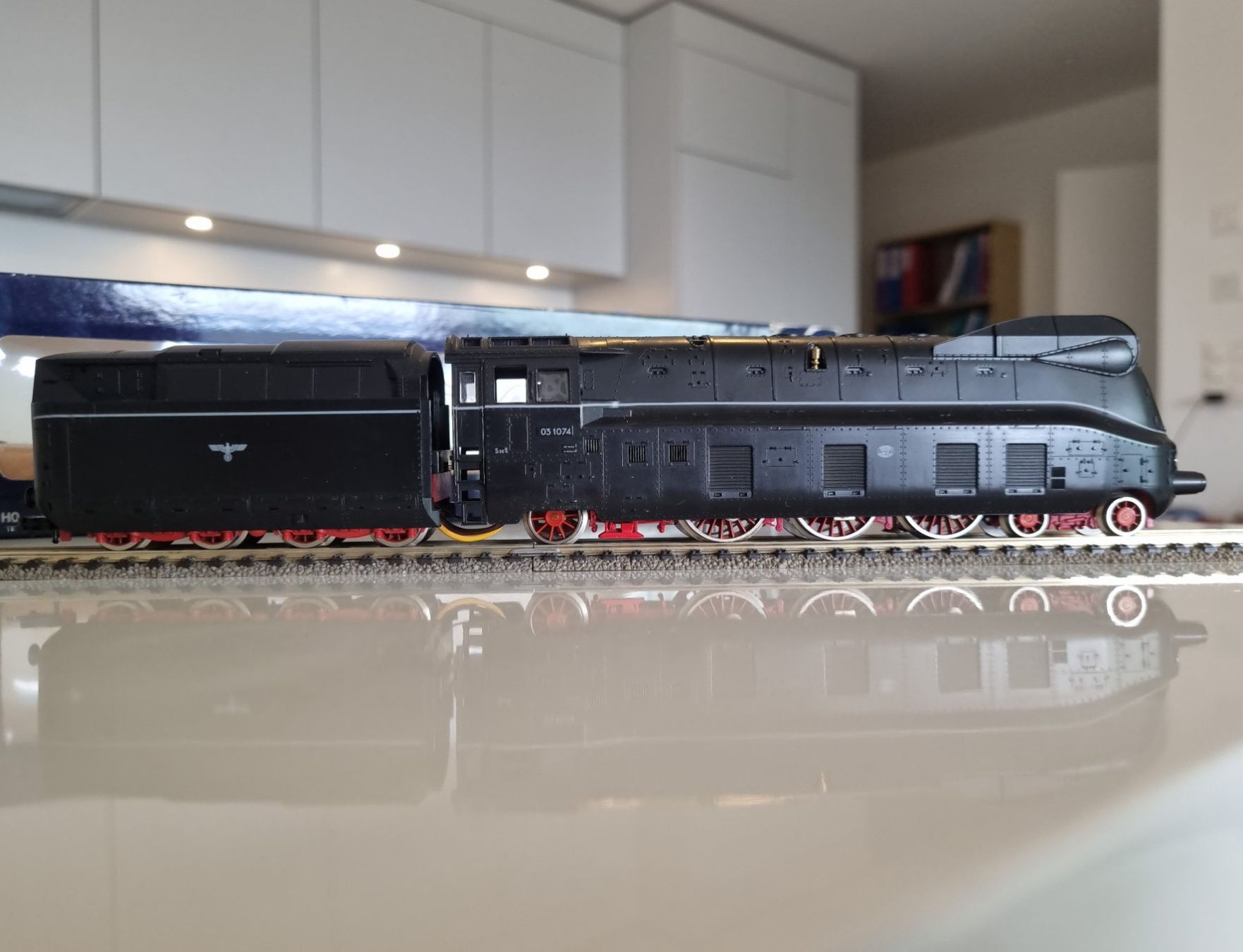 Fleischmann Modelleisenbahnen: Fleischmann DR Stromlinienlok 4172 DCC Digital – Gebraucht aus Zürich von nibadi 3