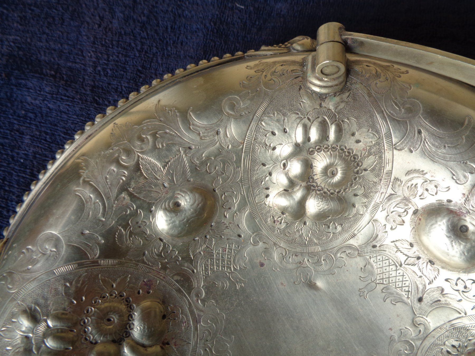 Servierplatten: Antike, versilb. Jugendstil-Henkelschale – Gebraucht aus Camorino von Hunpete 4