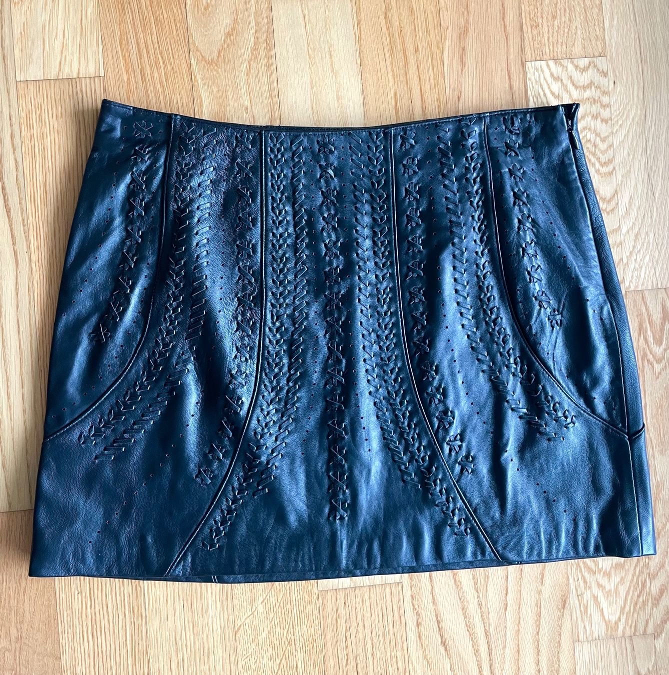 Zara Jupes: Kunstleder Minirock ZARA – Neuf (Voir description) à Richterswil par IrynaL