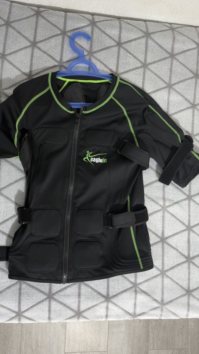 Hometrainer: Eaglefit EMS Vest System Grösse XL – Usato da Vaduz venduto da Sakeli