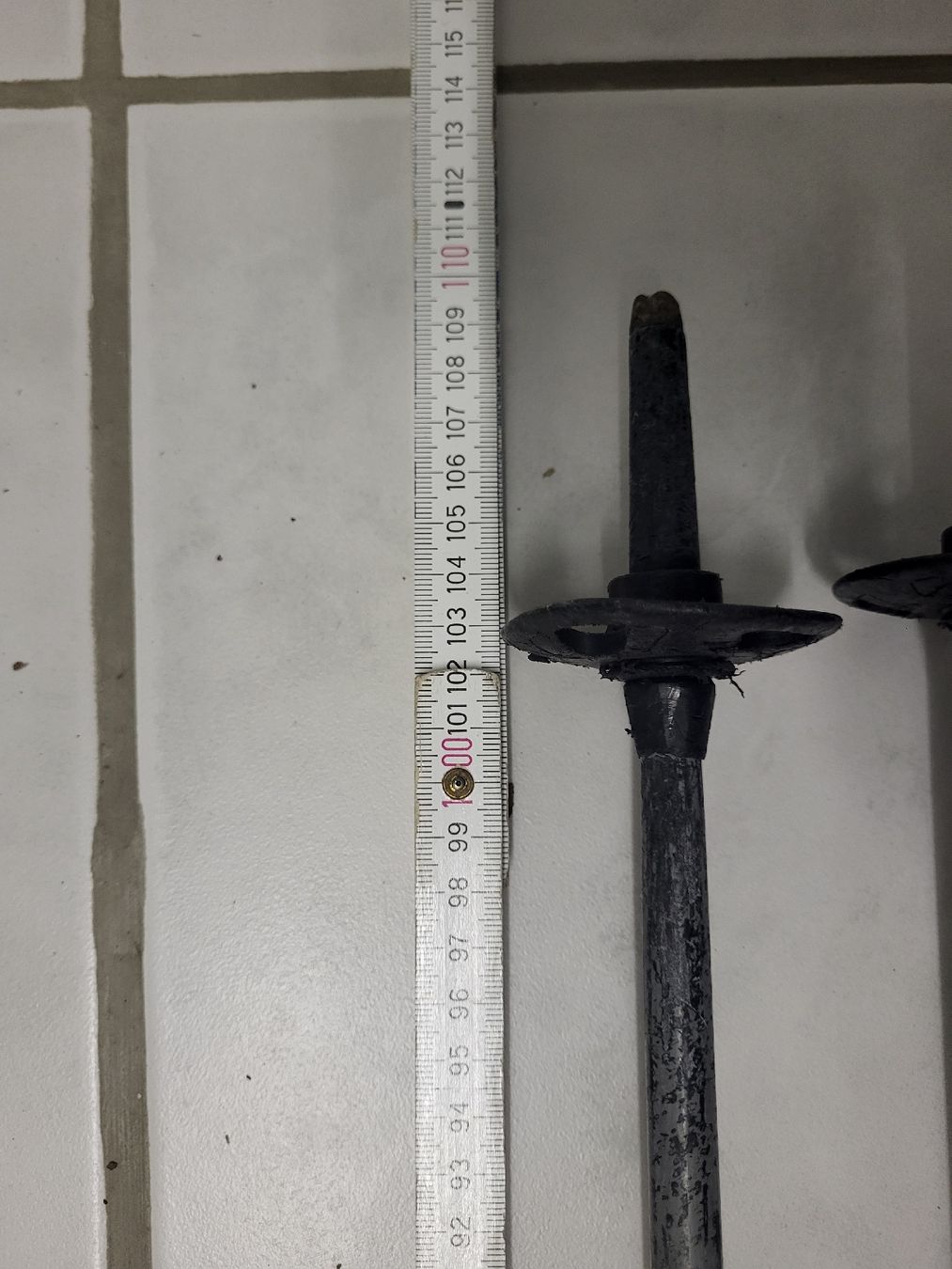 Skistöcke: Skistöcke 110cm, grau – Gebraucht aus Horgen von Catch22 2
