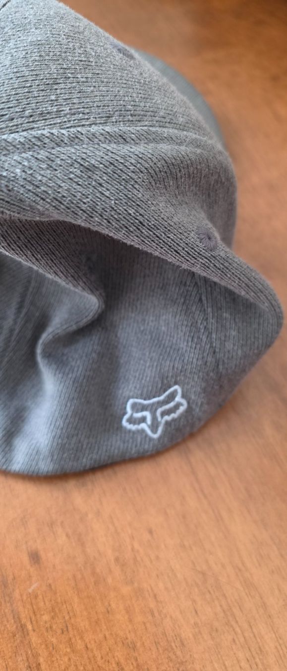Altro in  Abbigliamento & Accessori: FOX Racing Flexfit Cap S/M Grau | Gesticktes Logo – Usato da Biel/Bienne venduto da Popoff1 2