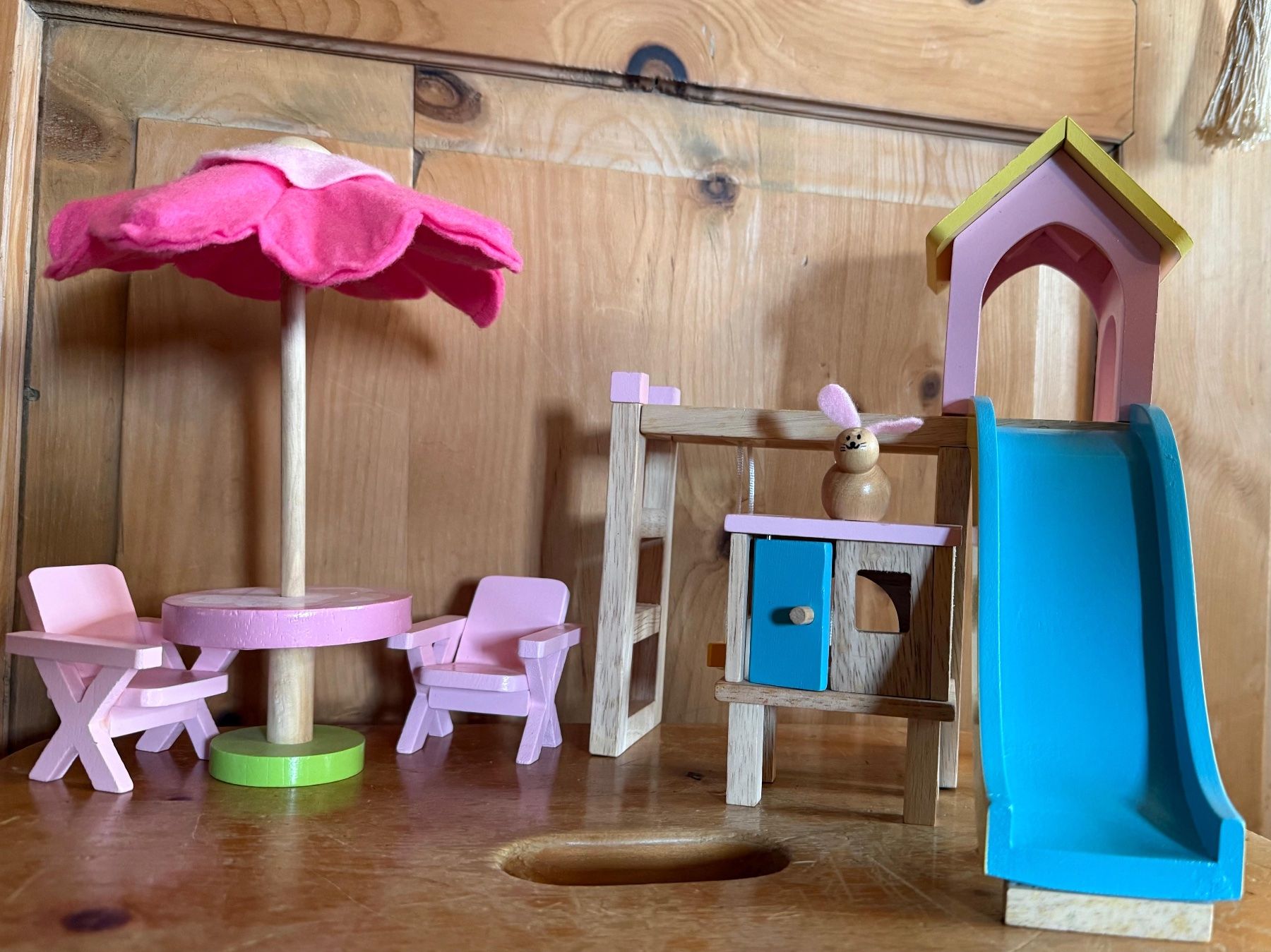 Case e mobili per bambole: Puppenhaus Möbel - Spielplatz 1 – Usato da Forch venduto da amabokke101 1