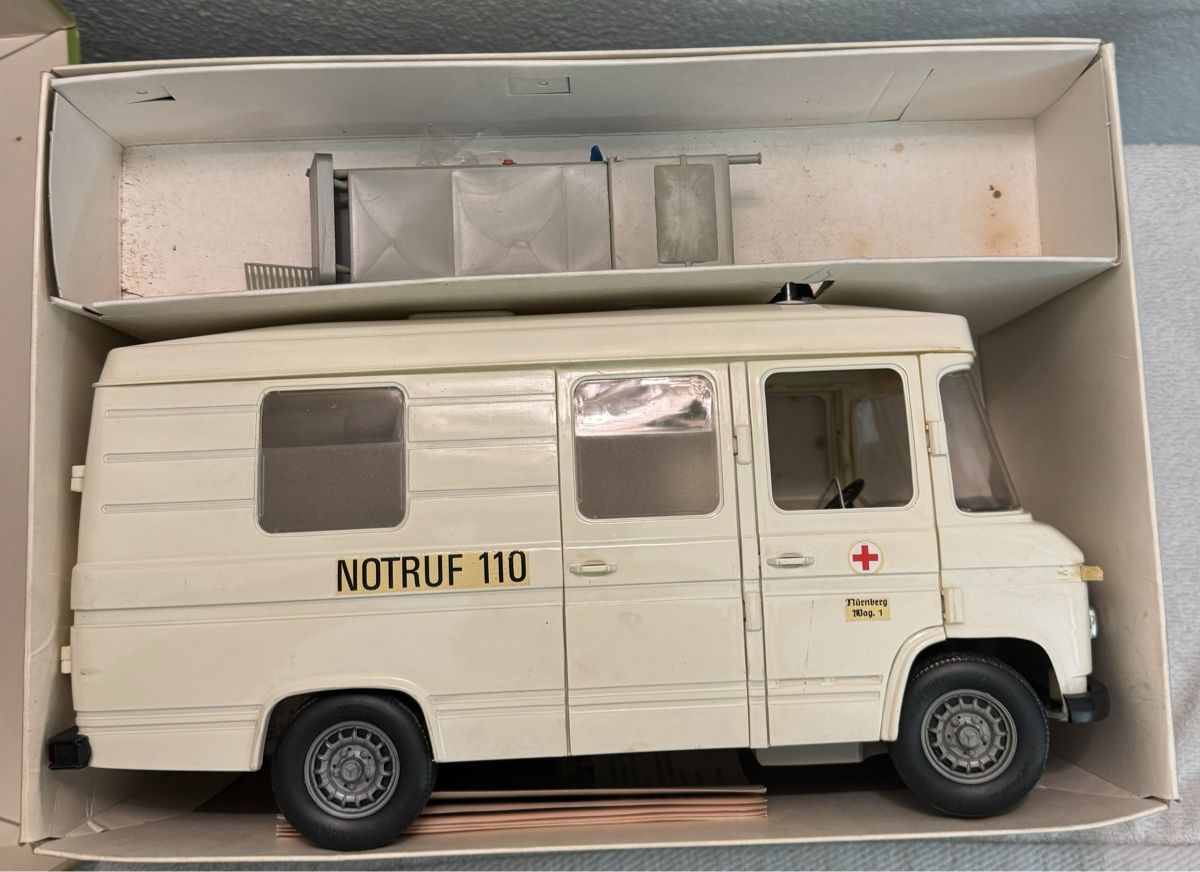 Schuco Giocattoli: Schuco Rettungswagen – Usato da Binningen venduto da kal_5nsj 1