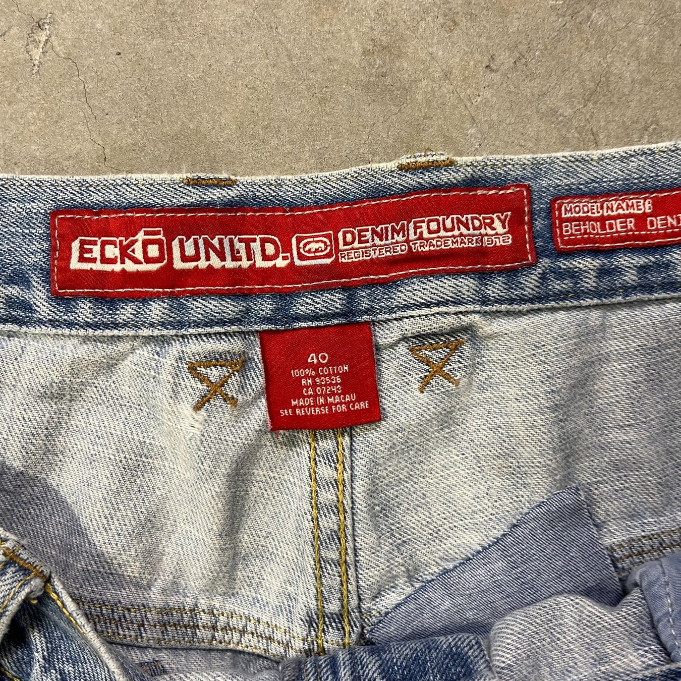 Ecko Pantaloni: Vintage Ecko Unltd Jorts (40US) – Usato da Chamoson venduto da Sapoloshop 2