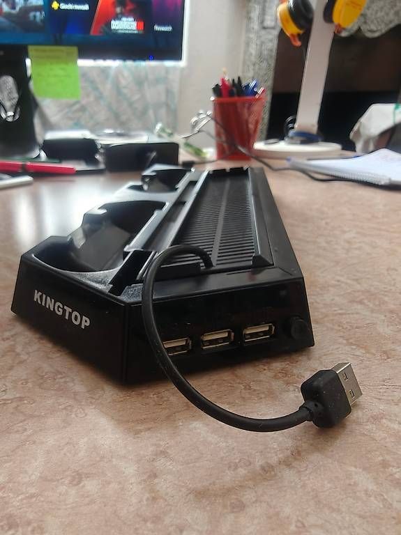 Adapter & Kabel: Dock charge gaming PS4: ricarica controller + raffreddamento – Gebraucht aus Seseglio von orla91 1