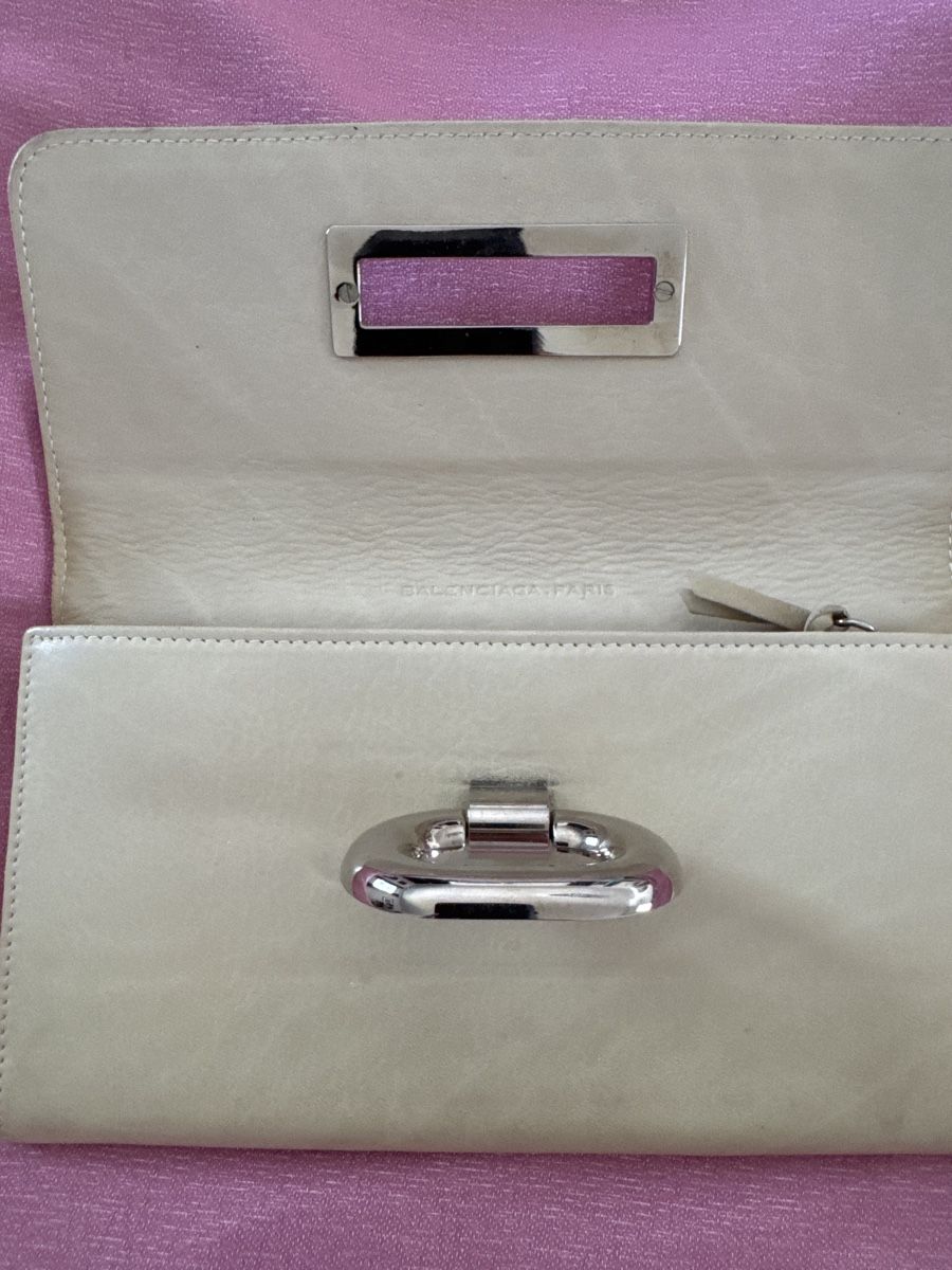 Balenciaga Portemonnaie: Balenciaga Leather Clutch wallet- Stylish Accessory – Gebraucht aus Rüschlikon von luc_q2tl 1