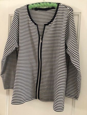 Jacke, s/w gestreift, Gr. 52, dicker Trikot, m. Reissverschl