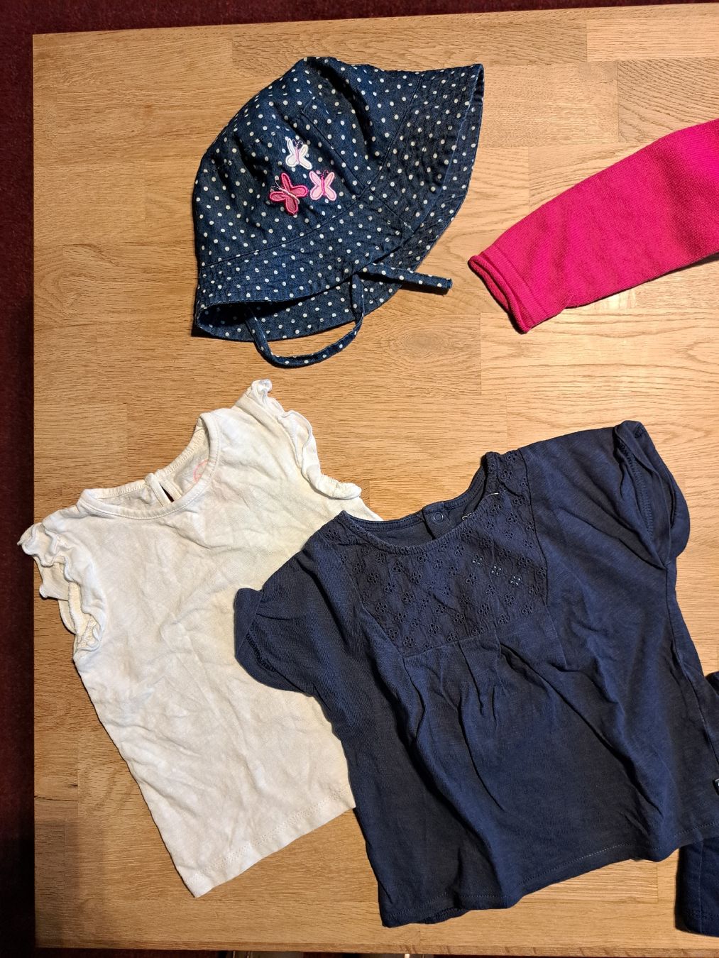 C&A Ensembles coordonnés: Mädchen Kleiderpaket, Grösse 80, Tshirt, Kleid, Hose, Jacke – D'occasion à Bergdietikon par Staphylococcus 2
