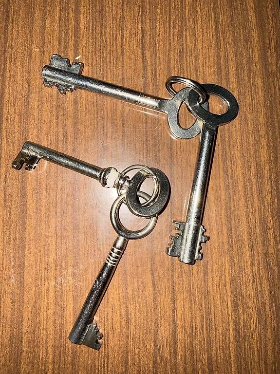 Casseforti: Ancien coffre-fort / armoire forte avec clés – Usato da Clarens venduto da Sboy5 4