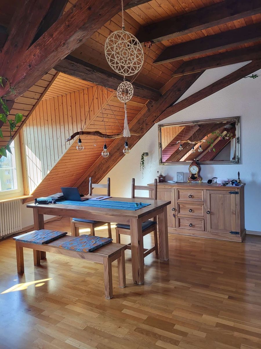 Credenze: Buffet et table en pin massif – Usato da Bevaix venduto da Fchapuis