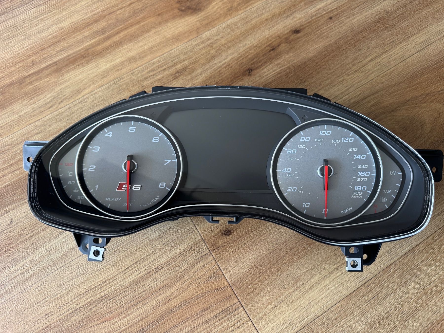 Audi Tutti pezzi di ricambio auto: Audi S6 C7 Kombiinstrument Tachometer – Usato da Märstetten venduto da hlacika88
