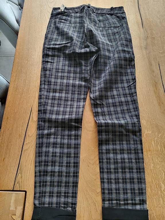 Pantaloni: Pantalon femme – Usato da Ecuvillens venduto da loloall 1