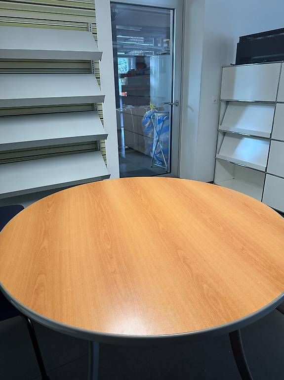 Tavoli: Runder Tisch ohne Stühle zu verschenken – Usato da Sursee venduto da man_t6lz 2