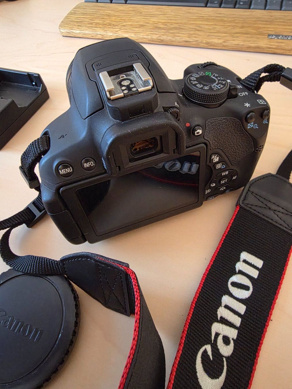Canon Appareil photo: Canon EOS 700D – D'occasion à Bäretswil par xxflockixx 1