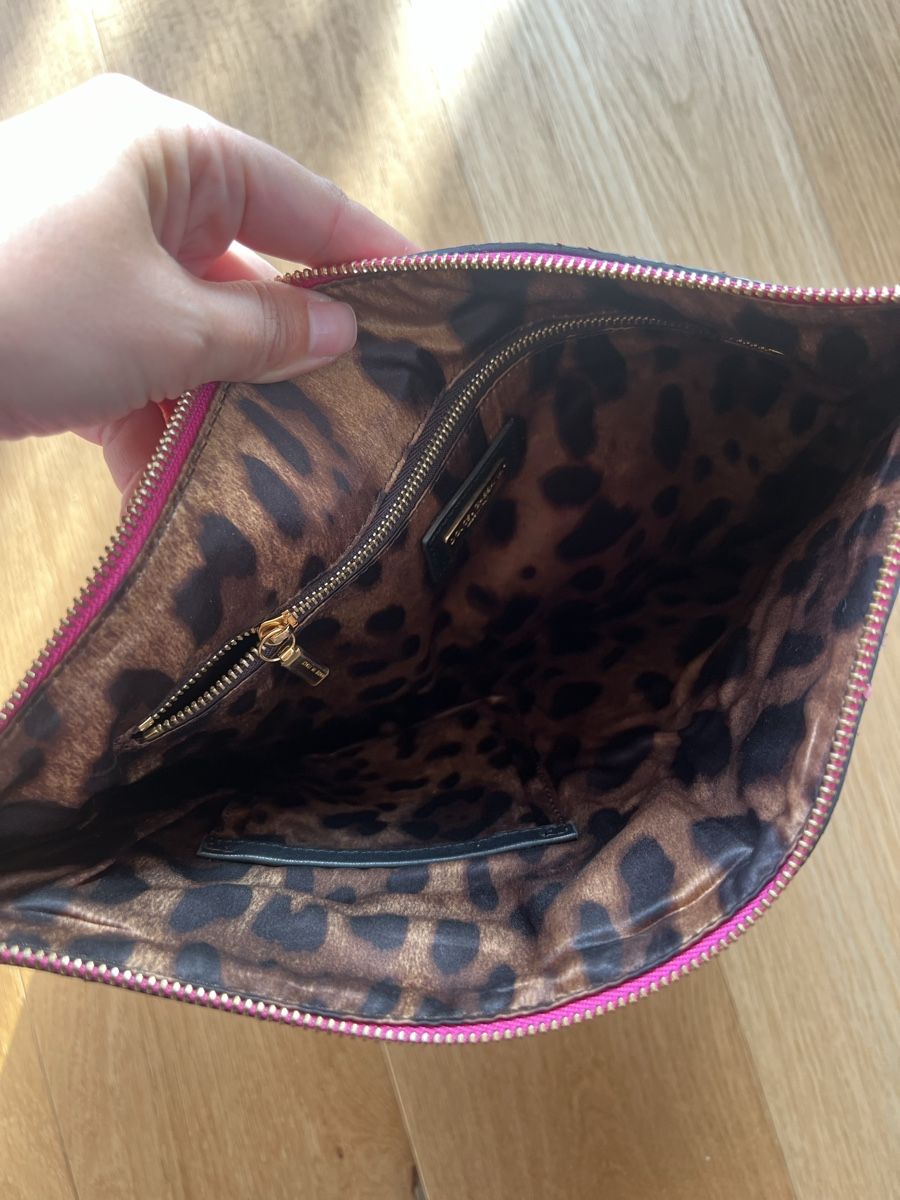 Dolce & Gabbana Borse: Dolce & Gabbana pochette rose zippée en python – Usato da Lutry venduto da roxypoxy 3
