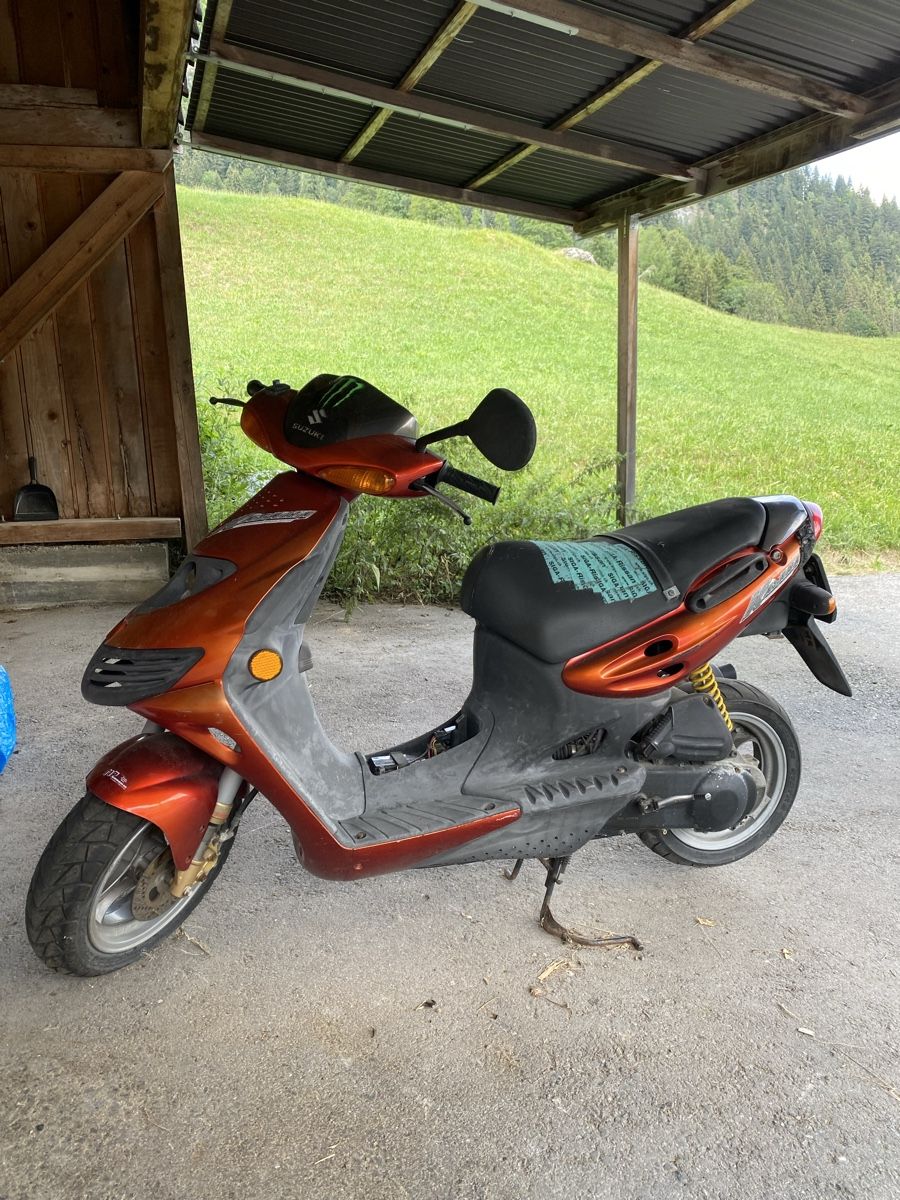 Suzuki Scooter: Scooter / Roller Suzuki Katana 50 – Usato da Gstaad venduto da Ns07 3