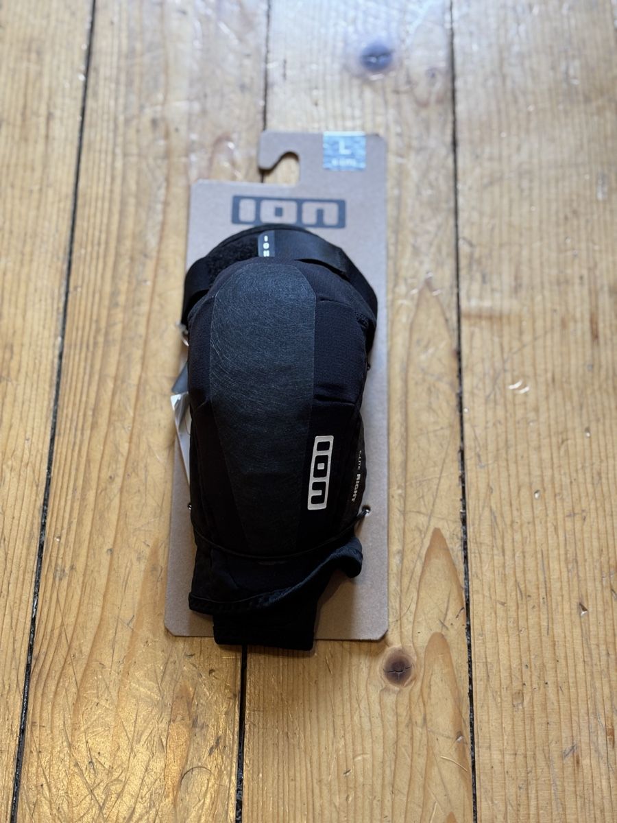 Protections: ION Elbow Pads E-Lite Ellbogenschoner – Neuf avec emballage d'origine à Sarnen par gugelhopf12
