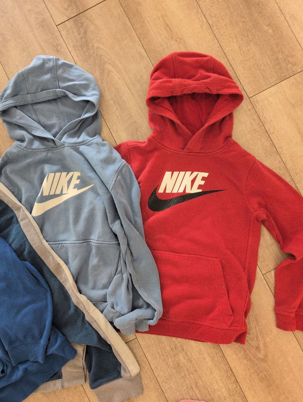 Nike Lotti & Set di vestiti: Nike Set, 4Teile, gr158-170 – Usato da Hagneck venduto da fischli80 1