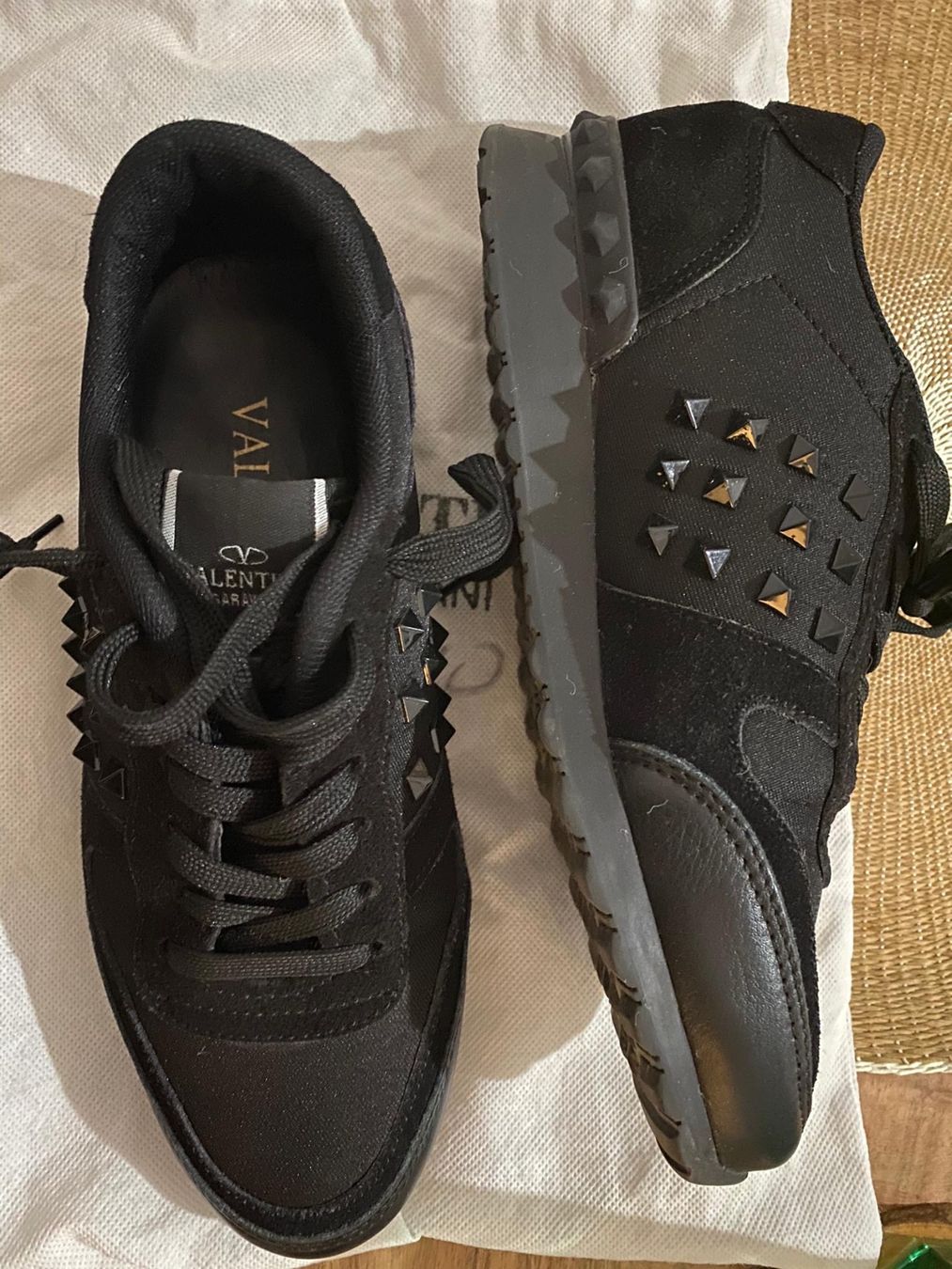 Valentino Scarpe da uomo: Baskets Valentino Rockstud Noires Taille 39 État Impeccab... – Usato da Biel/Bienne venduto da sou_t9dm 1