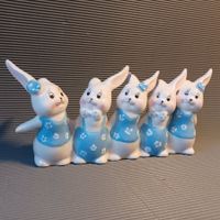 HASENFIGUREN.  Porzellan . Fünfergruppe.