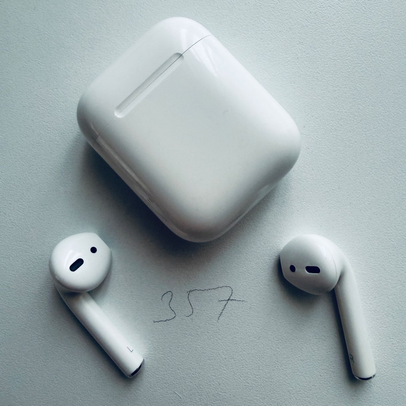 Apple Kopfhörer: Original Apple AirPods 2 Gen. Wireless Kopfhörer & Case – Gebraucht aus Basel von MY.AIRPODS.SHOP 5