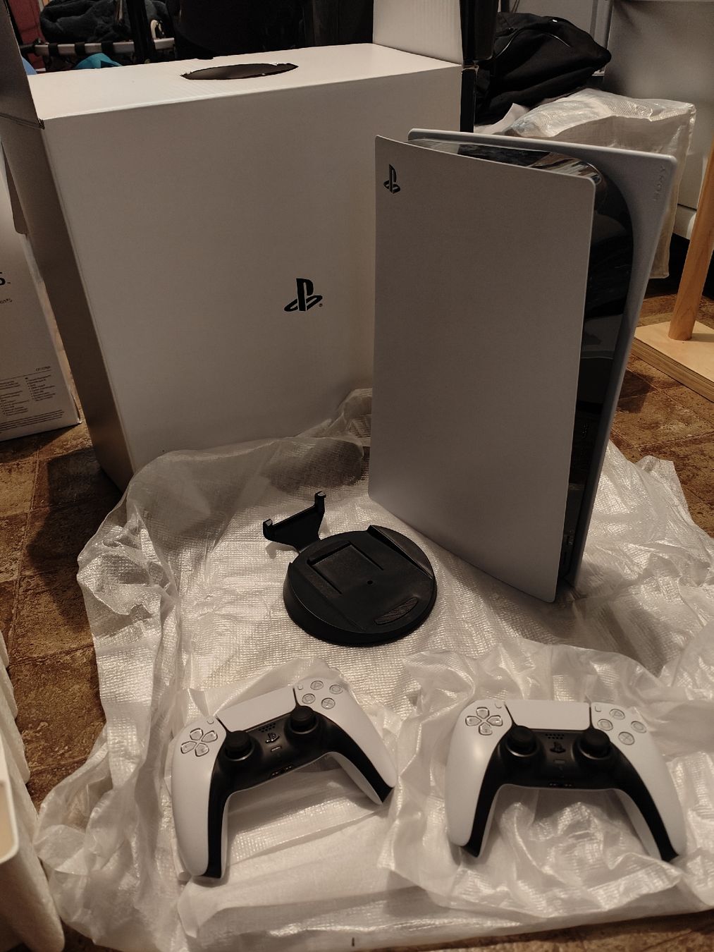Sony Konsolen: Playstation 5  mit 2 Controller + Zubehören – Gebraucht aus Bad Zurzach von zsigmond87 2