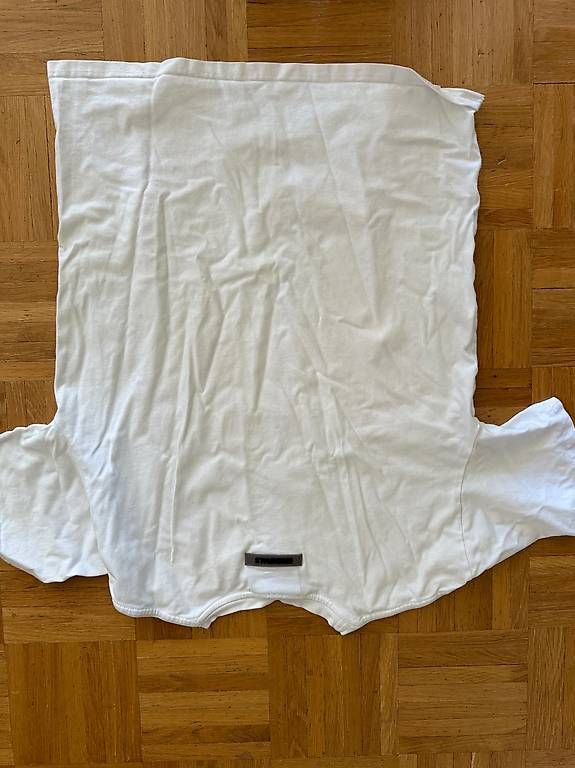T-shirt: Essentials Tshirt – Usato da Safnern venduto da Avalona_07 1