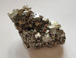 Peru: wunderschöner Matrix Pyrit-Schwimmer.