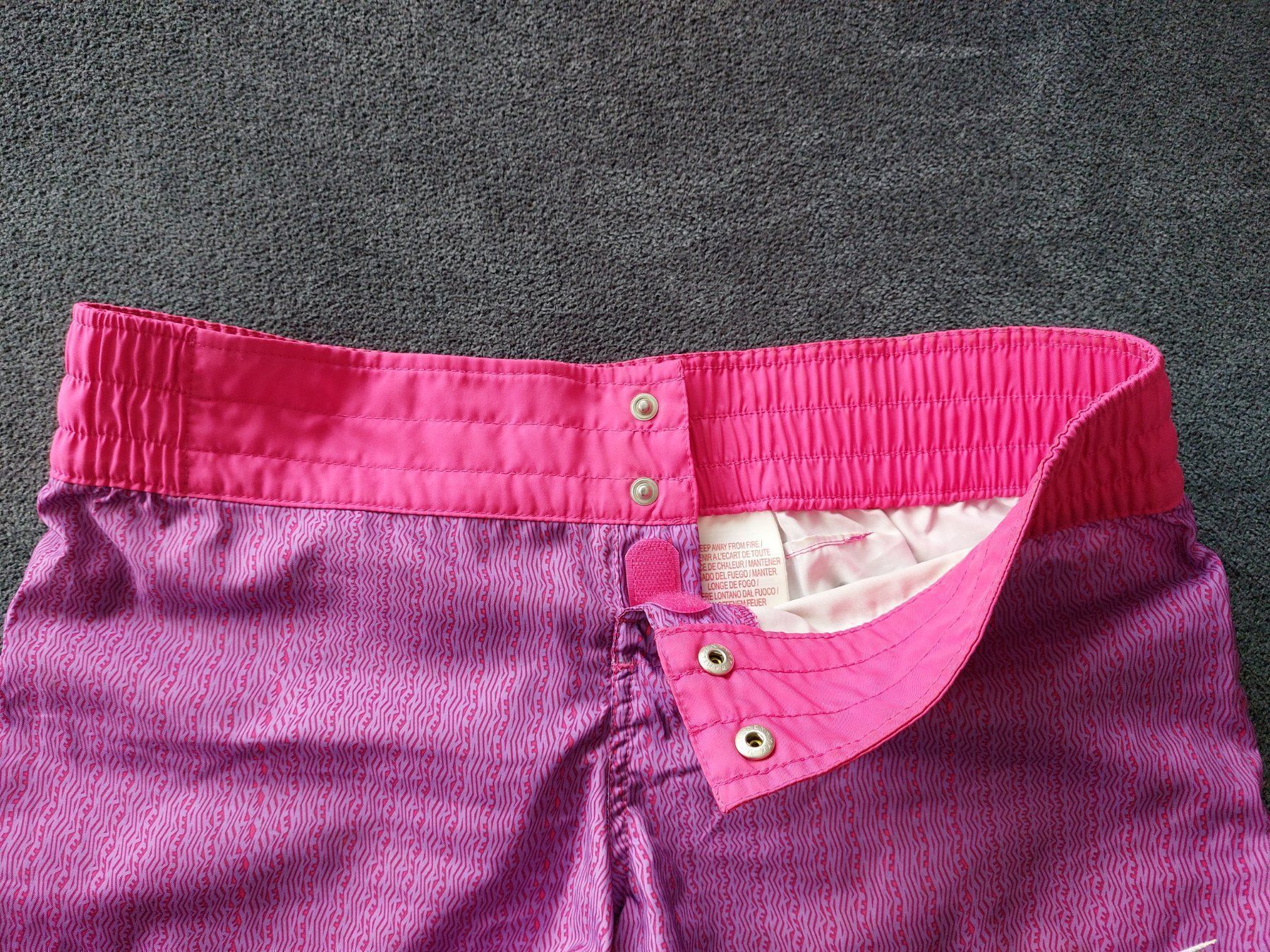 Nike Pantaloni: Kurze Hose Nike Mädchen Pink – Nuovo (secondo la descrizione) da Muri AG venduto da ReBoutique 2