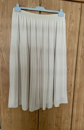 H&M Cremefarbener Faltenrock, Gr. L