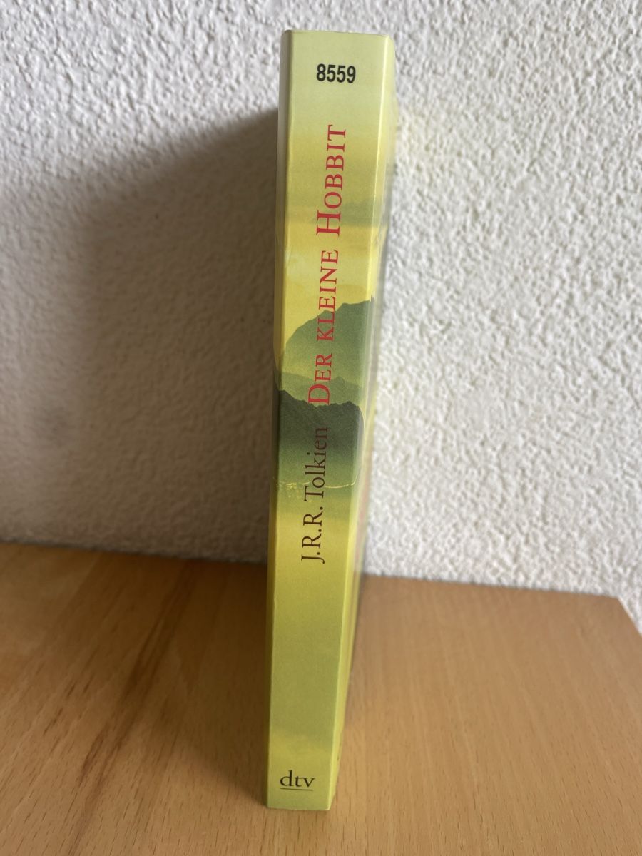 Bücher: Der kleine Hobbit - J.R.R. Tolkien – Gebraucht aus Schwarzenburg von  1