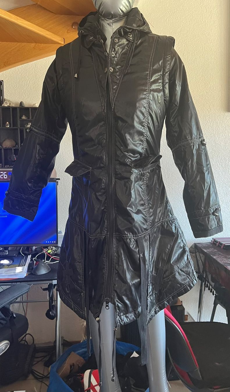 Cappotti: Manteau-veste modulable noire super originale taille 38 – Usato da Chézard-St-Martin venduto da Cheyenne_75