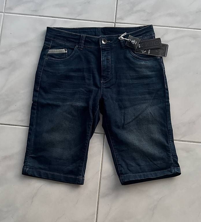 Jeans: Jeans Shorts Gr. M – Usato da Sarnen venduto da Sejosa15