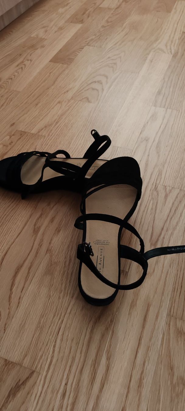 Scarpe da donna: Schwarze Sandale. 5th Avenue. Sandali neri – Usato da Kriens venduto da ros_p5l9 3