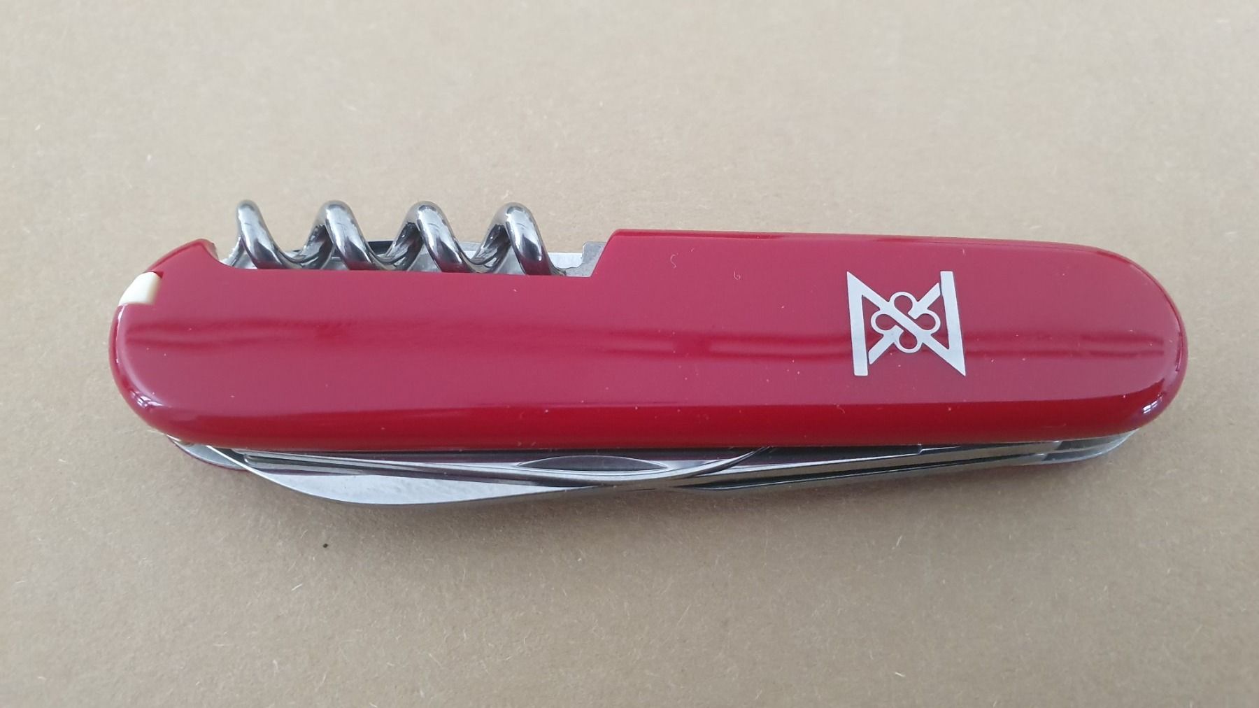 Victorinox Coltelli tascabile: 4 Victorinox / Wenger Sackmesser mit Logo – Nuovo (secondo la descrizione) da Härkingen venduto da MarianneSi