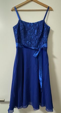 Elegantes blaues Kleid mit Spitze Gr. 38