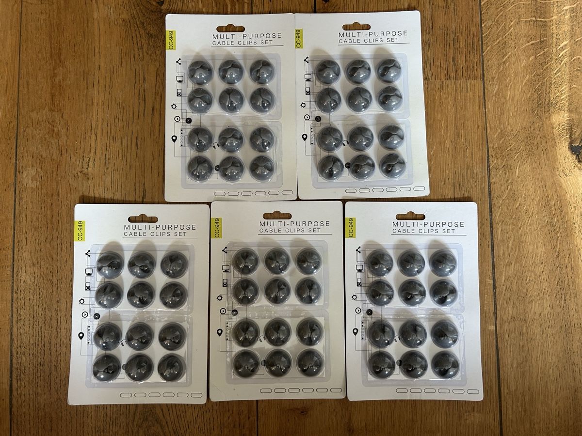 Câbles: Kabel Clips Set – Neuf avec emballage d'origine à Frenkendorf par The_Moose 2