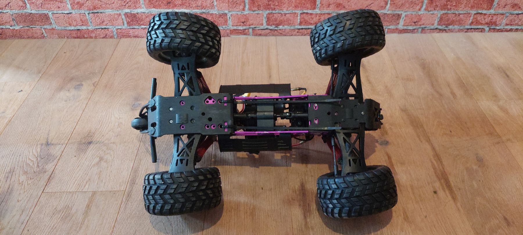 HPI Modellismo RC: HPI E-Savage / E-Zilla 1:10 RC + viele Ersatzteile – Usato da Fischenthal venduto da Roku90 5