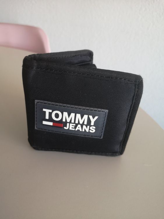 Tommy Hilfiger black wallet 1