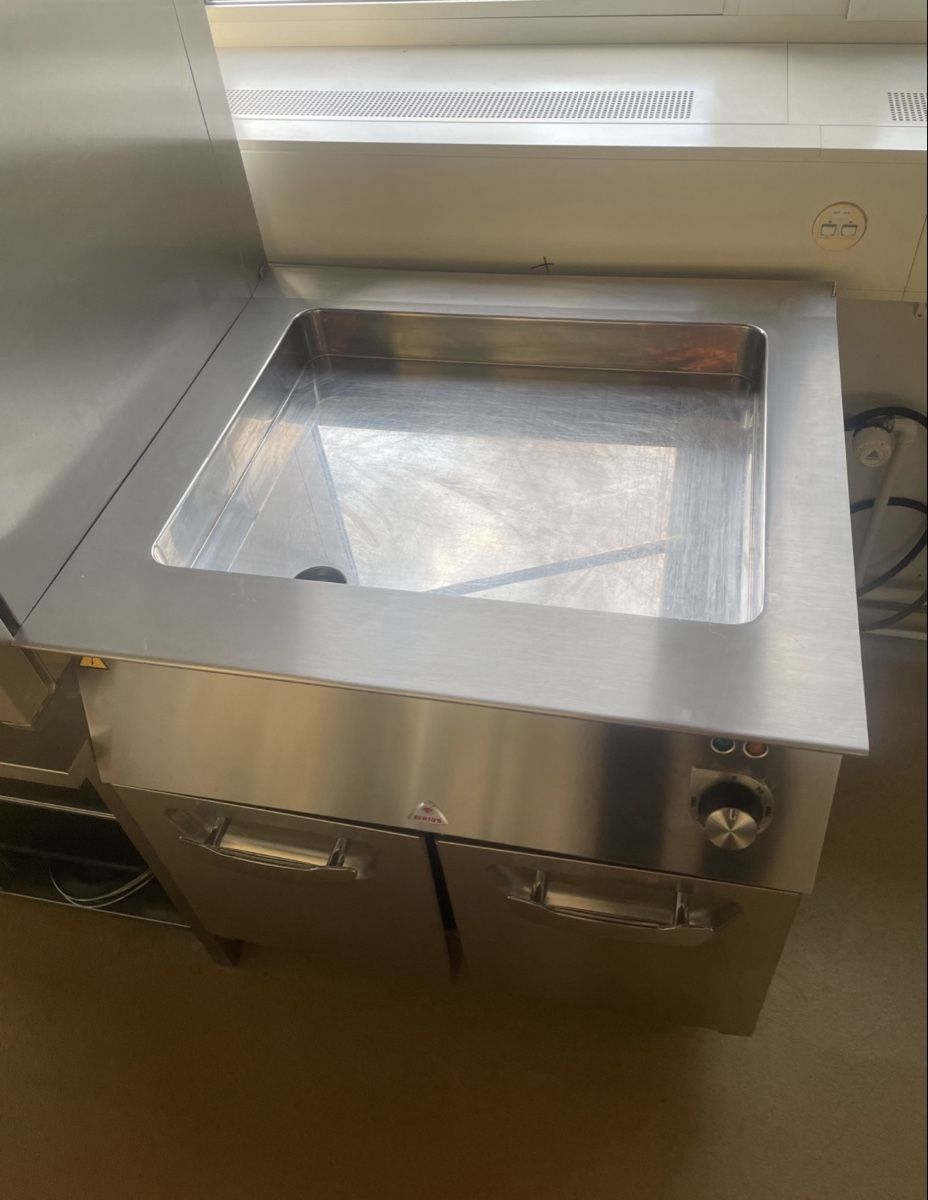 Komplettküchen: Plancha sauteuse professionnelle Berto’s restauration – Gebraucht aus Dully von emi_hg66