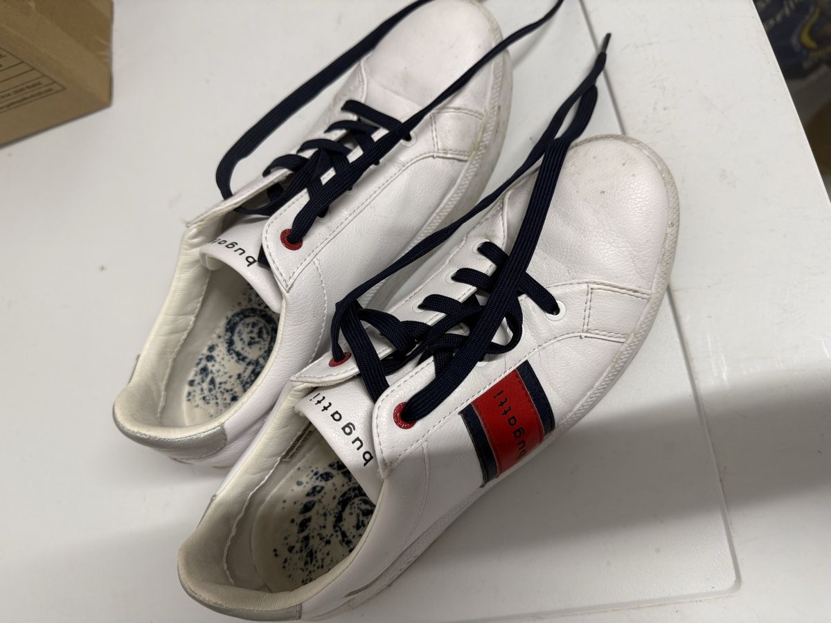 Bugatti Chaussures femmes: Chaussures Bugatti blanches –  Taille 41 – D'occasion à Saxon par jojokissme2002