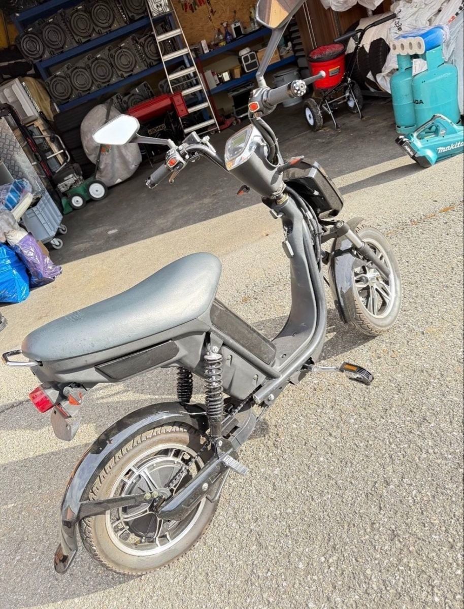 Scooters: E-Roller / E-Scooter / E-Mofa – D'occasion à Meilen par Dromedar 1