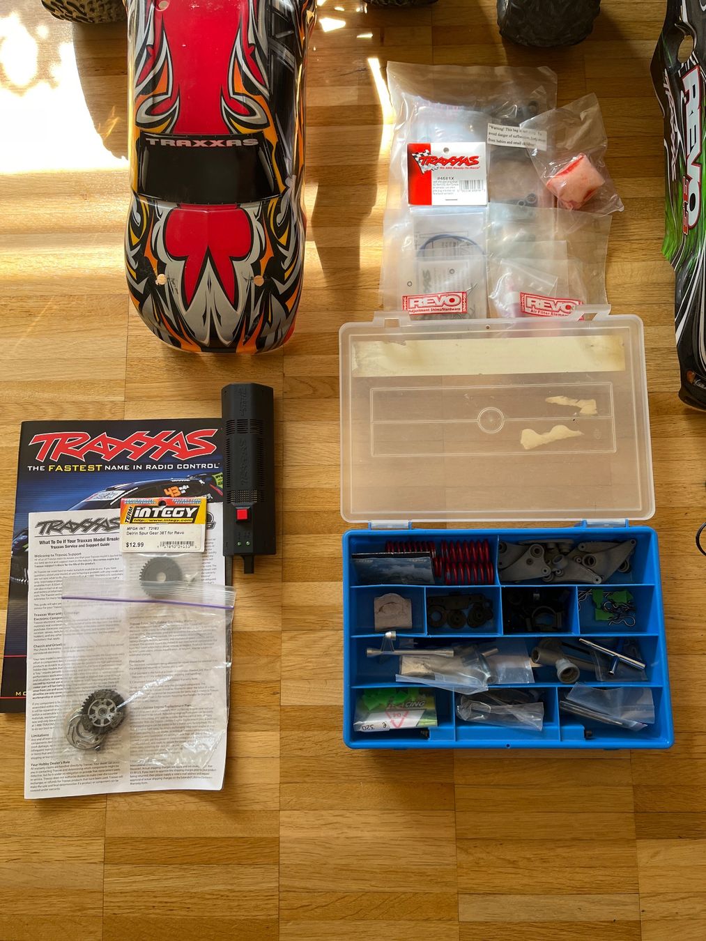 Traxxas RC Kits de montage: Traxxas Revo 3.3 sammlung – D'occasion à Aesch BL par loki-007 3