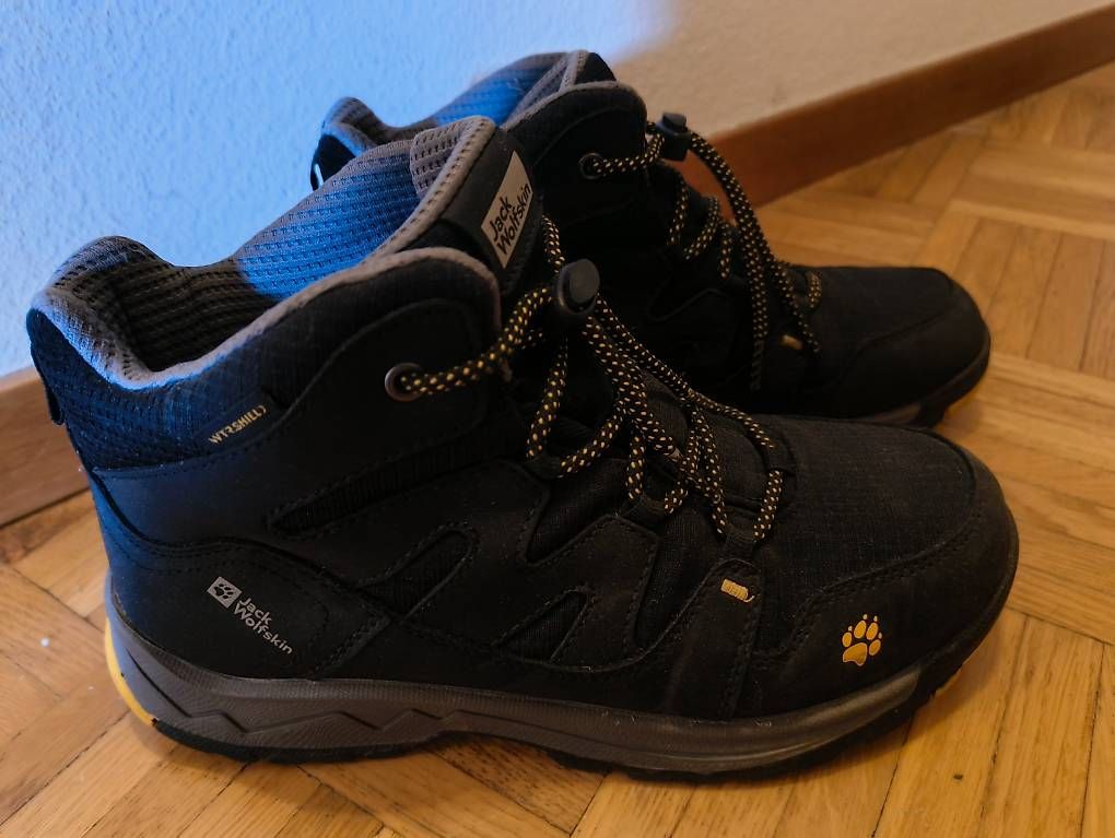 Jack Wolfskin Scarpe per ragazzi: Wanderschuhe Jack Wolfskin, Gr. 39 – Usato da St. Gallen venduto da curlygyal