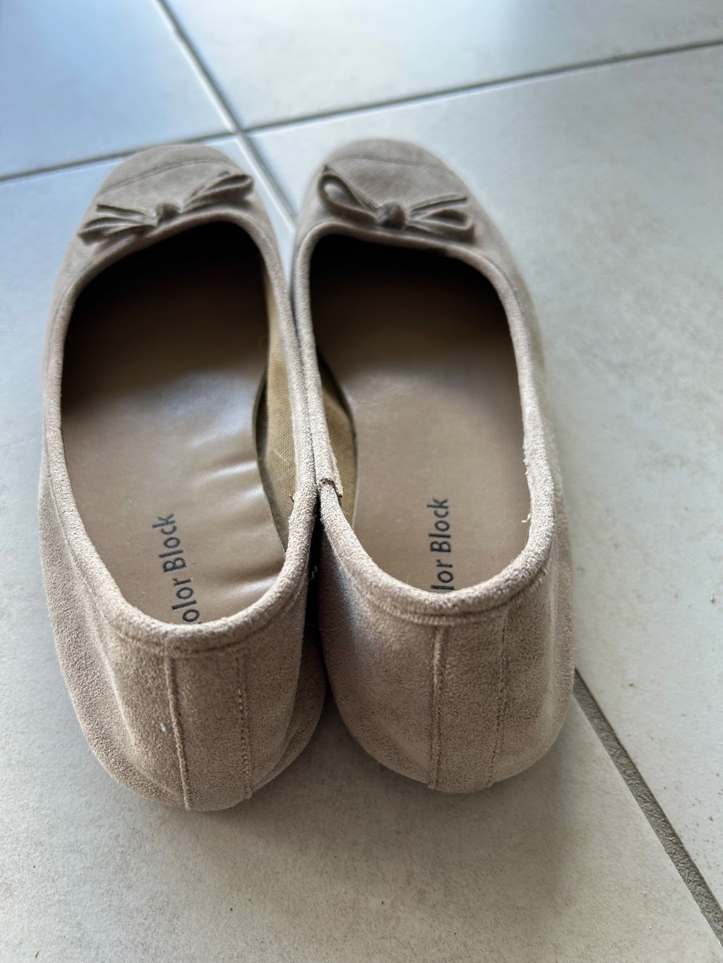 Scarpe da donna: Ballerines en daim – Usato da Courrendlin venduto da loko2910 2