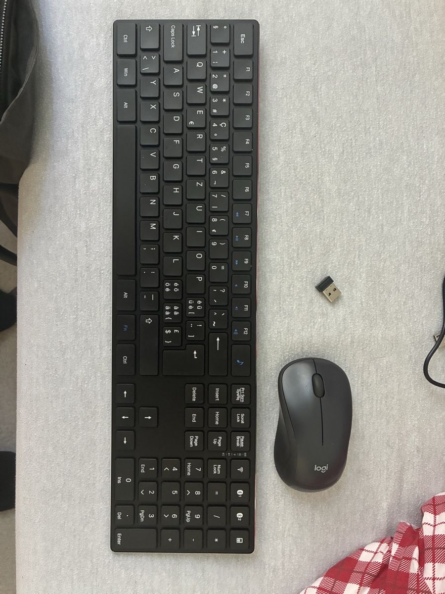 Logitech Tastiere: Wireless keyboard & mouse – Usato da Visp venduto da apa_7cp2